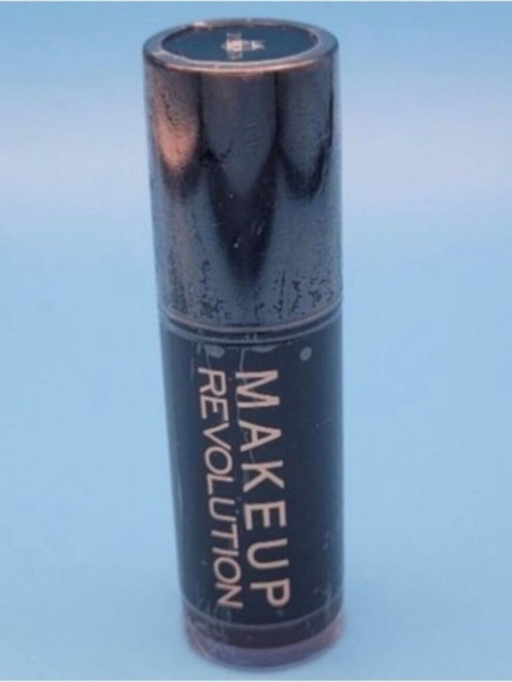 Makeup Revolution Lipstick – 100% Vamp - Picture 2 of 4